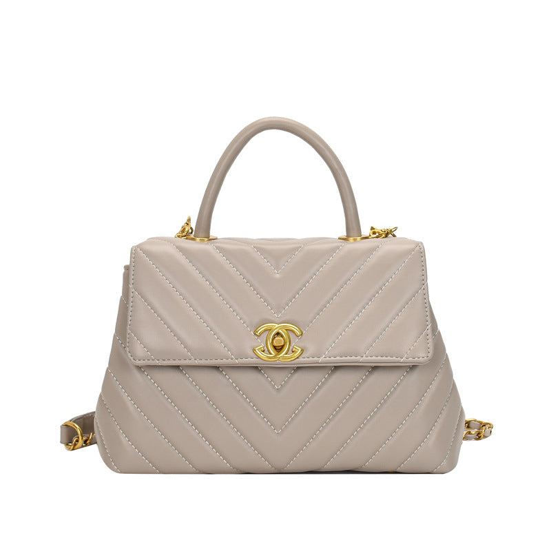 Usnjena torbica Chanel istega stila