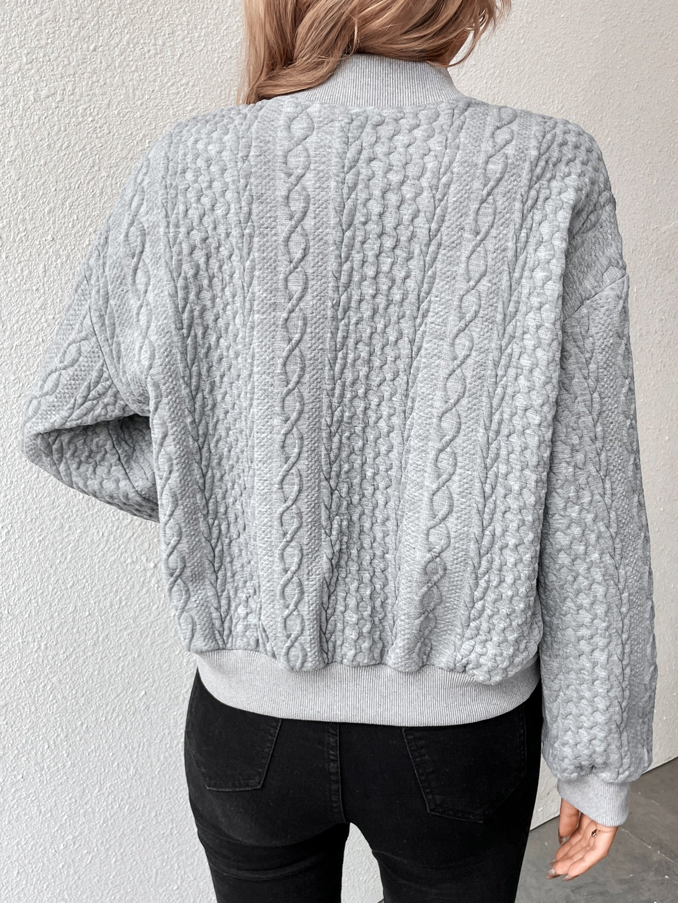 Ženski kabelsko pleten pulover